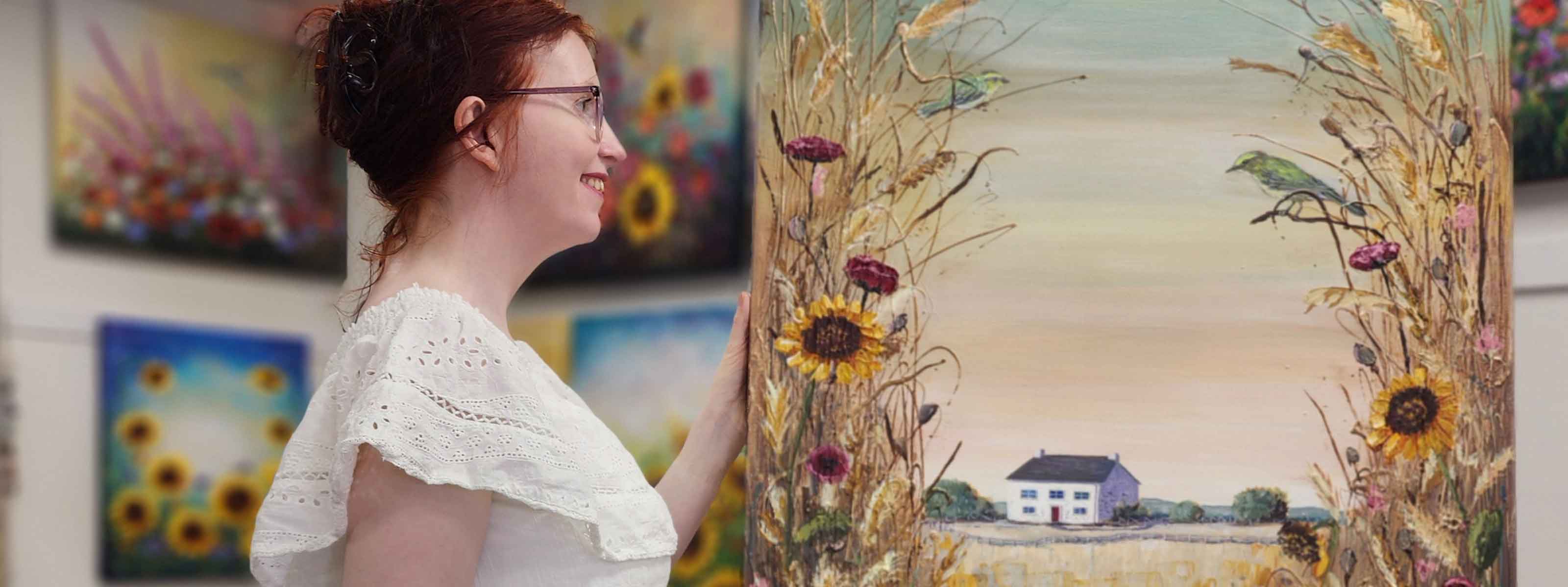 Amanda Daggsmiling-in-her-art-studio