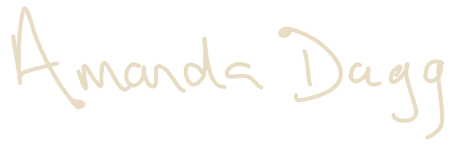 Amanda Dagg signature logo Biege