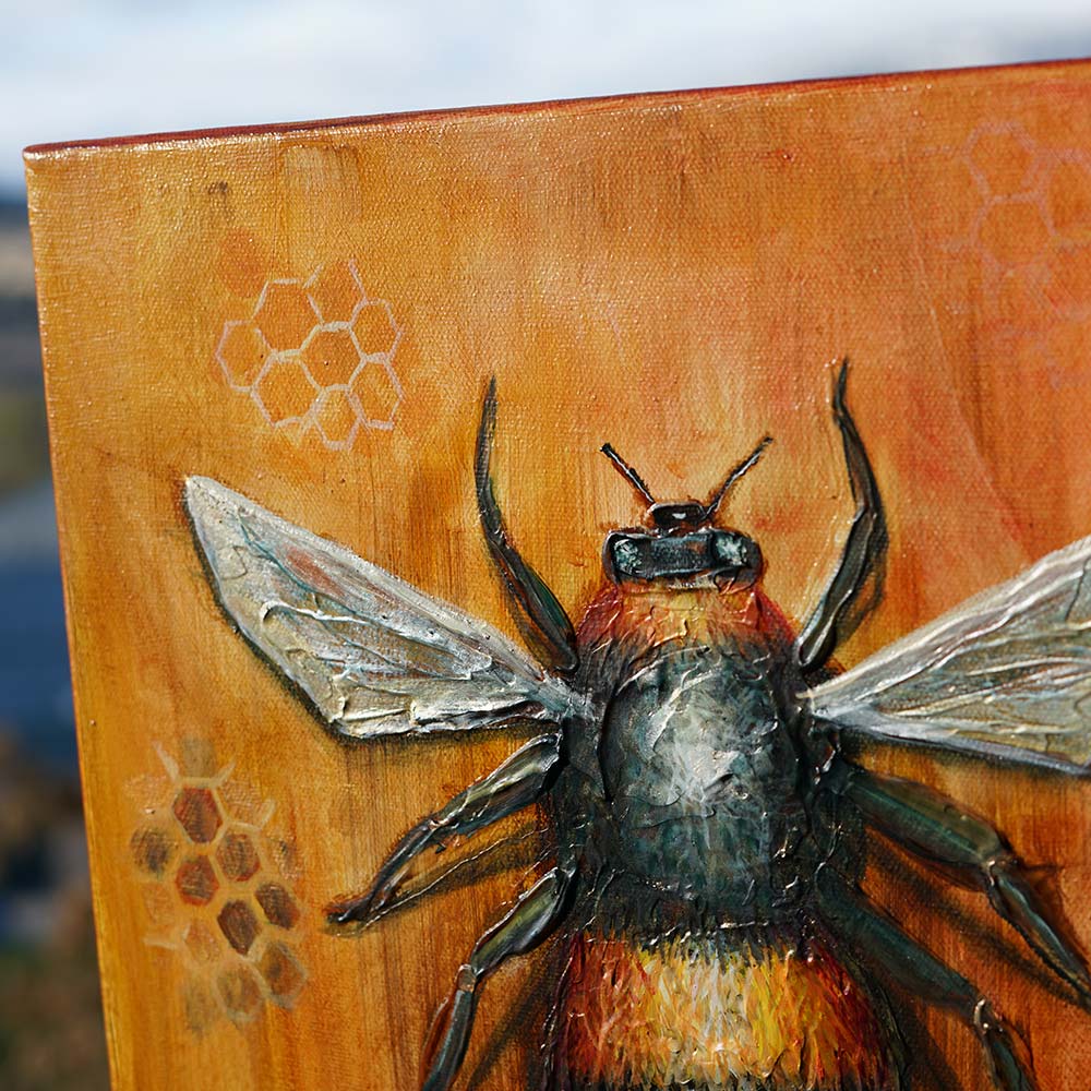 Queen Bee's regal face close-up